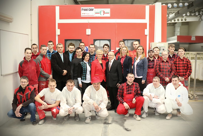 Team naszej firmy to wykwalifikowani lakiernicy, technicy, inżynierowie oraz dział administracyjny. wykwalifikowani lakiernicy technicy inżynierowie  doświadczona kadra techniczna wykwalifikowany zesp&oacute;ł nowoczesny sprzęt